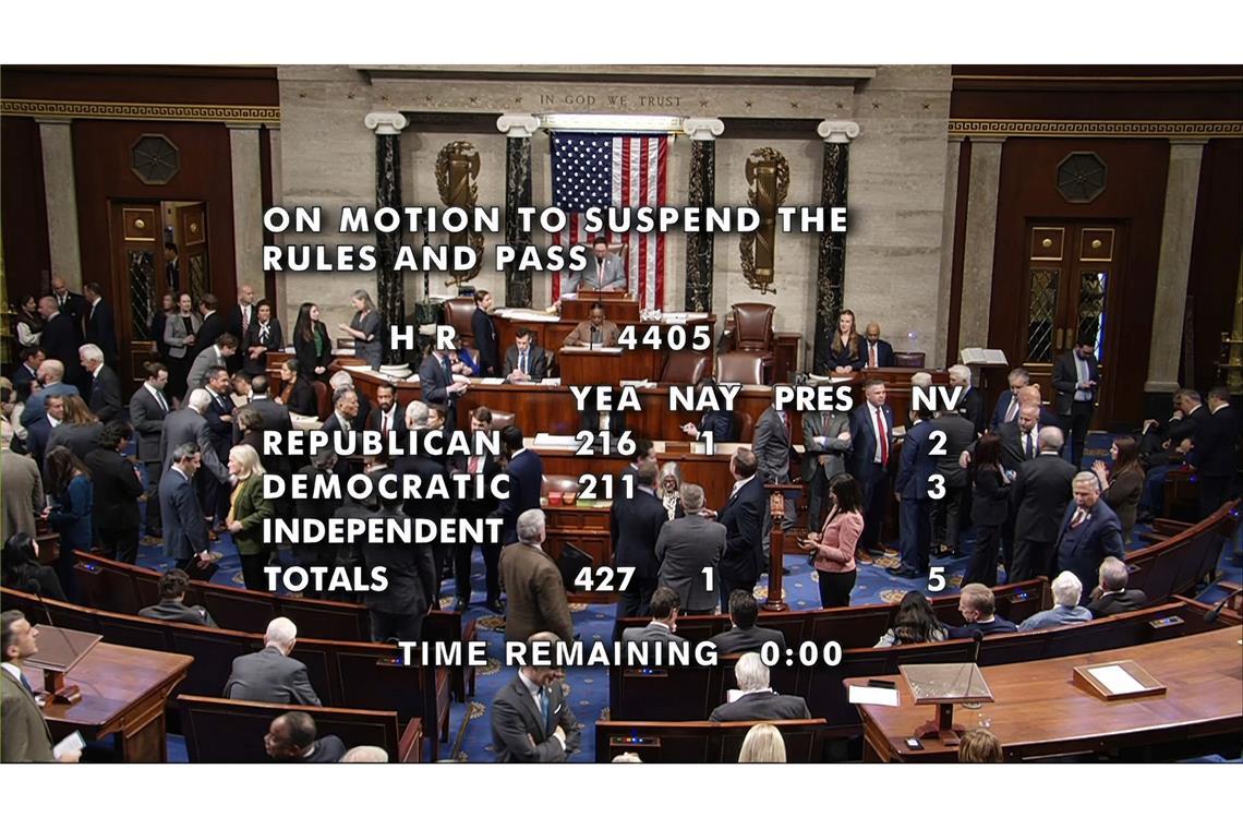 427 der Abgeordneten stimmten für die Veröffentlichung der Akten, nur ein Republikaner votierte mit Nein.