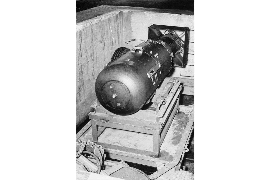 In Messines reißt die größte Explosion des Ersten Weltkriegs 10.000 Deutsche in den Tod 6. August 1945 – Hiroshima: Little Boy war der Codename der ersten Atombombe, die von dem amerikanischen B-29-Bomber Enola Gay über der japanischen Stadt Hiroshima abgeworfen wurde. Bei der ersten Kernwaffenexplosion starben unmittelbar 20 000 bis 90 000 Menschen. Sprengkraft: 13 Kilotonnen (= 13 000 Tonnen) TNT.