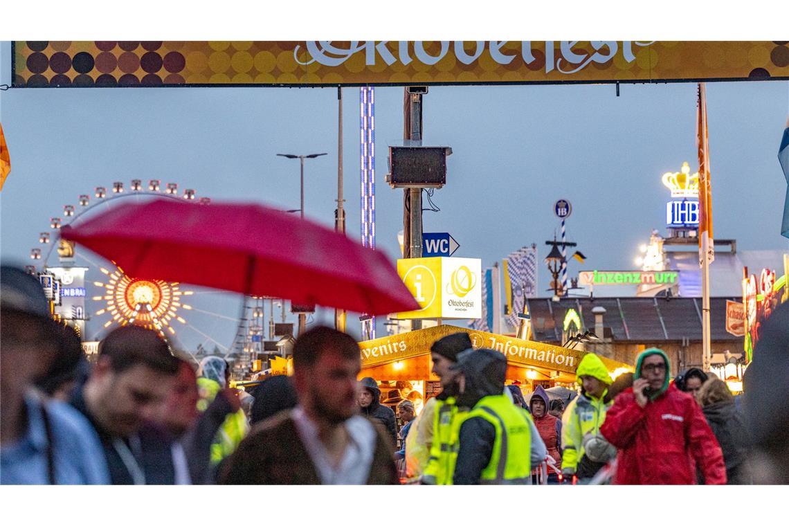 6,5 Millionen Besucher auf "Achterbahn-Wiesn" 6,5 Millionen Menschen haben nach offiziellen Angaben das Oktoberfest besucht.