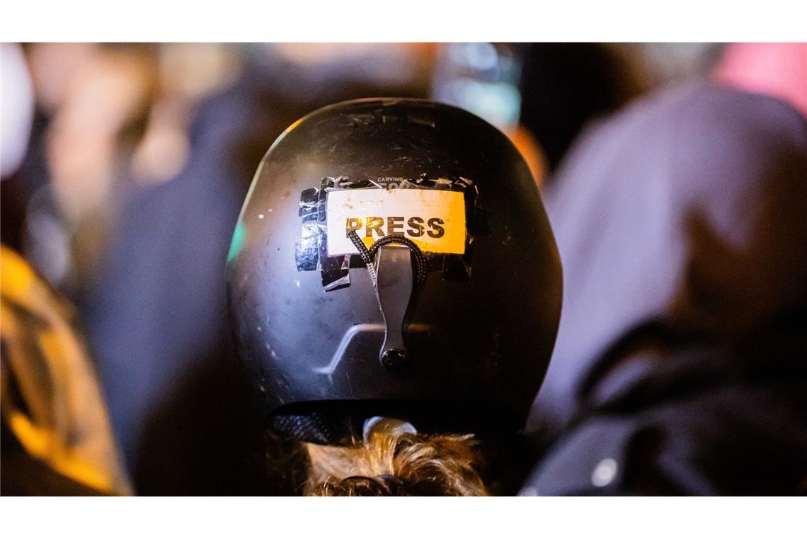 Reporter ohne Grenzen: Attacken auf Presse haben sich verdoppelt 89 tätliche Angriffe auf Medienschaffende haben Menschenrechtler im Vorjahr in Deutschland gezählt. (Symbolfoto)