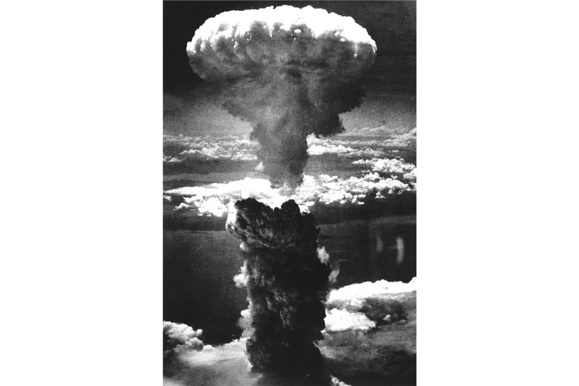 In Messines reißt die größte Explosion des Ersten Weltkriegs 10.000 Deutsche in den Tod 9. August 1945 Fat Man: Die Explosion der Plutoniumbombe über der japanischen Hafenstadt Nagasaki tötete unmittelbar 70 000 Menschen. Sprengkraft: 21 Kilotonnen (= 21 000 Tonnen) TNT.