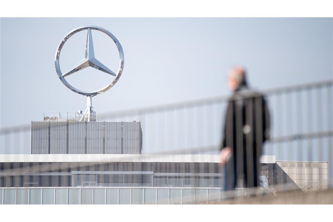 Auf was Mercedes-Mitarbeiter nun verzichten müssen 91 000 Tarifbeschäftigte arbeiten in Deutschland für Mercedes. Ihre Jobs werden länger abgesichert – dafür steigen die Vergütungen langsamer.