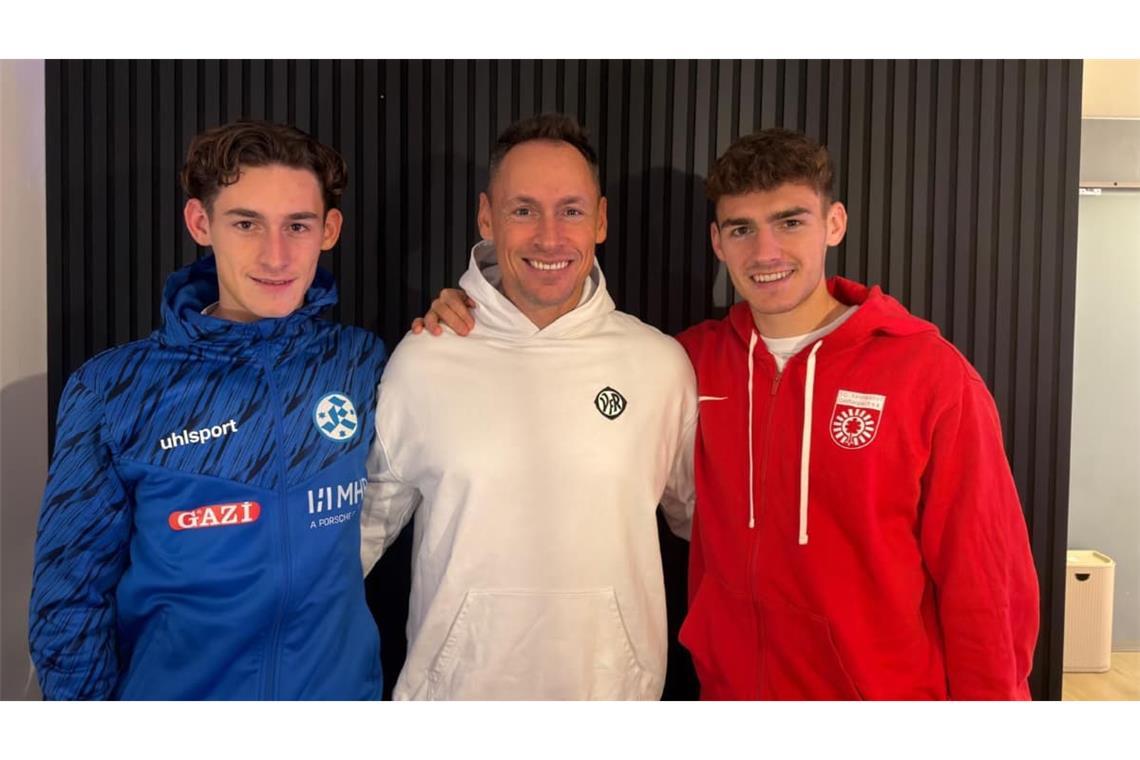 Aalens Trainer Beniamino Molinari mit seinen Söhnen Nico (li./Stuttgarter Kickers) und Luca (SG Sonnenhof Großaspach).&nbsp; Beni, Luca Molinari