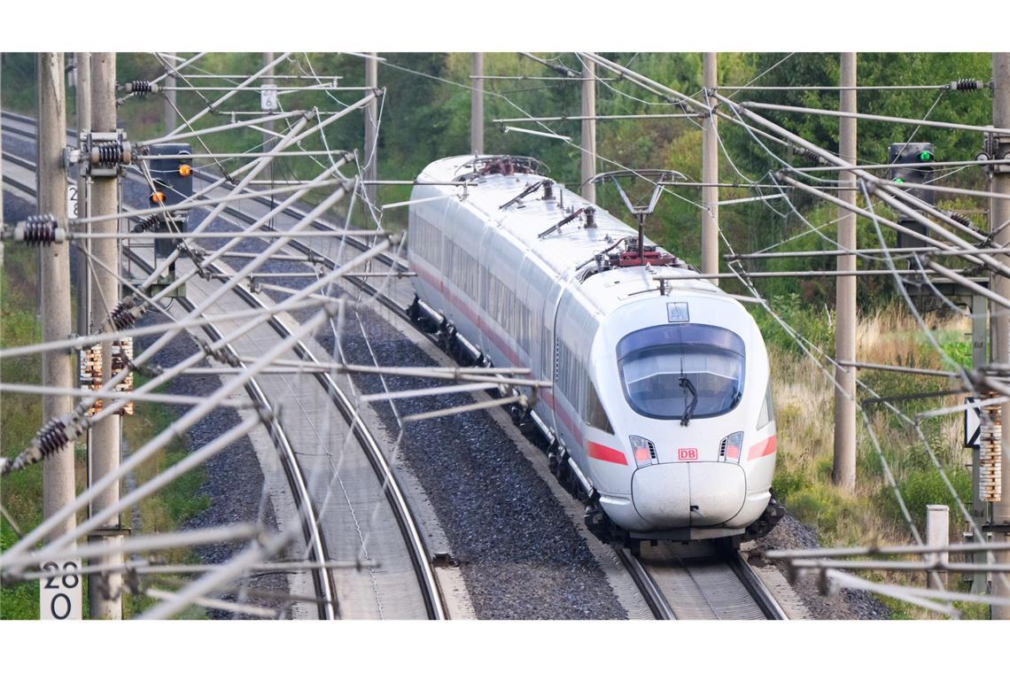 Ab Anfang Oktober wird die Strecke zwischen Lehrte und Berlin umfangreich saniert. Das betrifft vor allem den Fernverkehr zwischen Berlin und Hannover und weiter nach Nordrhein-Westfalen. (Symbolbild)