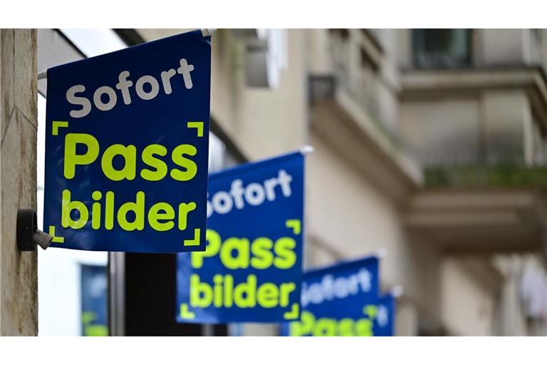 Ab Mai sollten von der Passbehörde eigentlich nur noch digitale Fotos akzeptiert werden, die entweder direkt in der Behörde angefertigt oder durch auf einem festgelegten, sicheren Übermittlungsweg von einem Fotostudio dorthin gesendet werden. (Archivfoto)