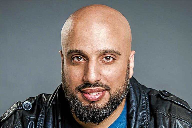 Abdelkarim war bereits oft im Schwabenland und hat dabei auch schon mal einen echten Insidertipp bekommen, nämlich dass er mit der Bestellung „LKW mit ABS – Leberkäsweckle mit a bissle Senf“ gehörig Eindruck schinden kann. Foto: Guido Schröder