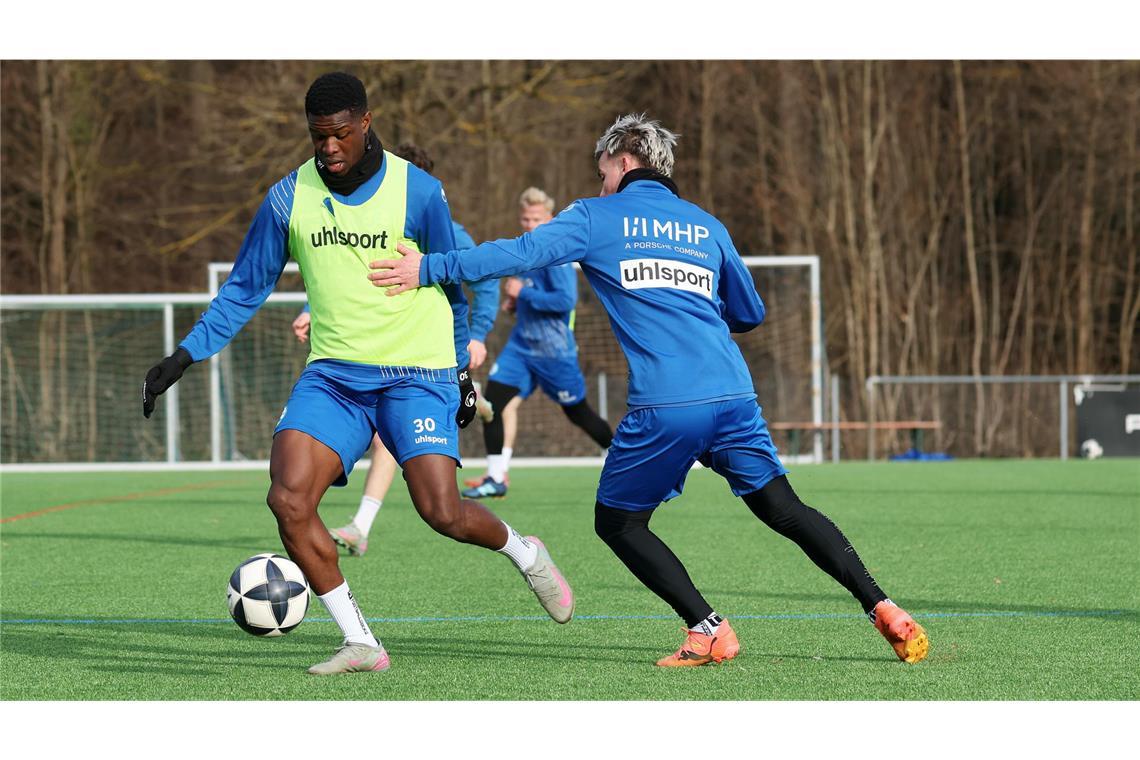 Abdouille Mboob im Zweikampf mit Christian Mauersberger.
