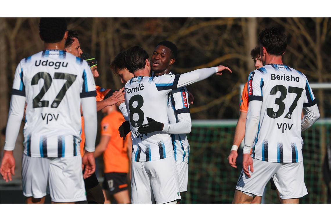 Abdoulie Mboob jubelt mit David Tomic.