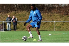 Abdoulie Mboob trainiert seit Mittwoch bei den Kickers mit und steht vor seinem ersten Testspieleinatz.      
Foto:  Baumann