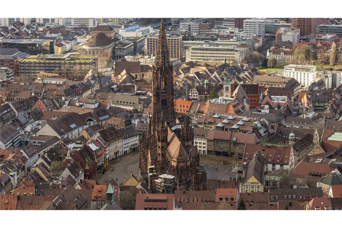 5 Tipps für einen Adventsausflug nach Freiburg Aber auch sonst hat die südbadische Studentenstadt rund um das Münster viel zu bieten.