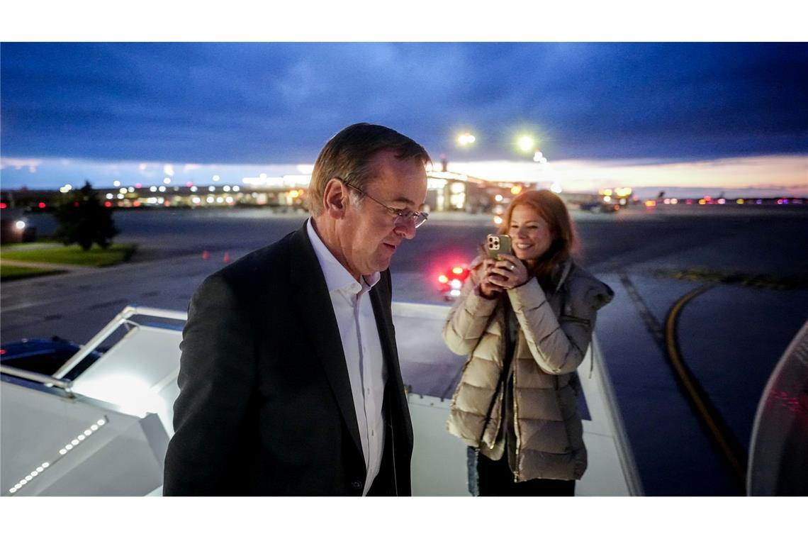 Abflug aus Kanada – Verteidigungsminister im Fokus