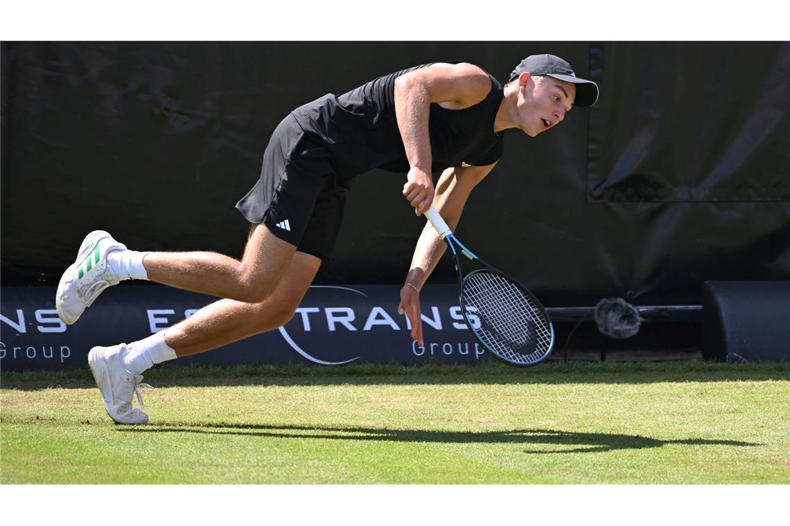 Bilder des Tages Abgehoben: Justin Engel zeigt vollen Einsatz beim Tennis-Turnier in Stuttgart.