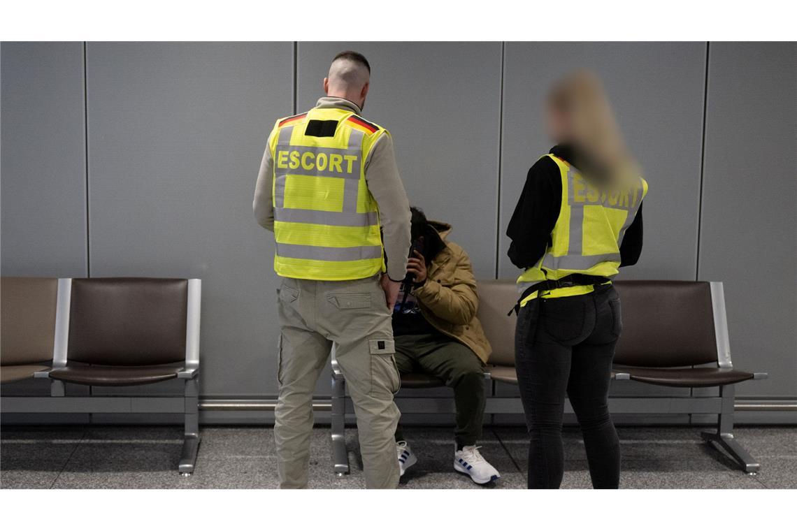 EU-Kommission stellt Plan für schnellere Abschiebungen vor Abgelehnte Asylbewerber sollen verpflichtet werden, zu kooperieren. (Archivbild)