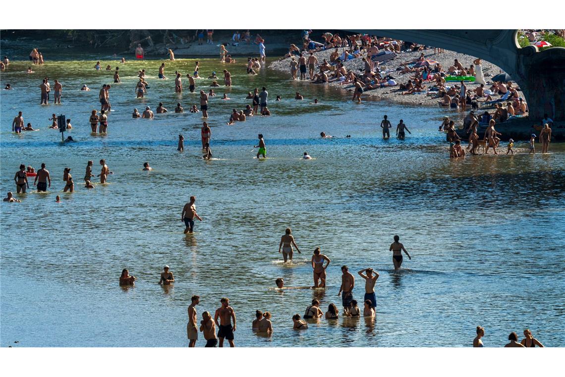 Bilder des Tages Abkühlung in der Isar