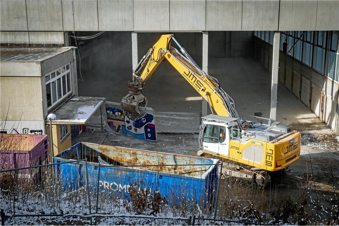 Abrissarbeiten an der Karl-Euerle-Halle in Backnang