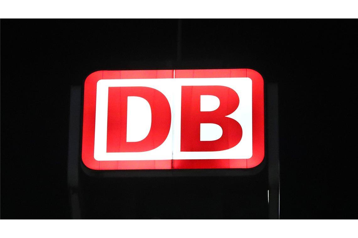 Abschreibungen beim Fernverkehr haben bei der Deutschen Bahn im vergangenen Jahr erneut zu einem hohen Milliardenverlust geführt (Symbolbild).