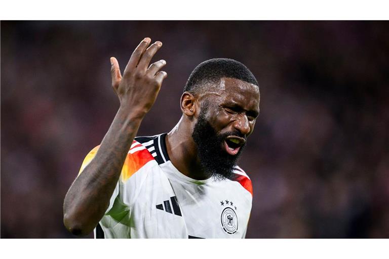 Abwehrchef Antonio Rüdiger muss nach einer Operation für längere Zeit pausieren.