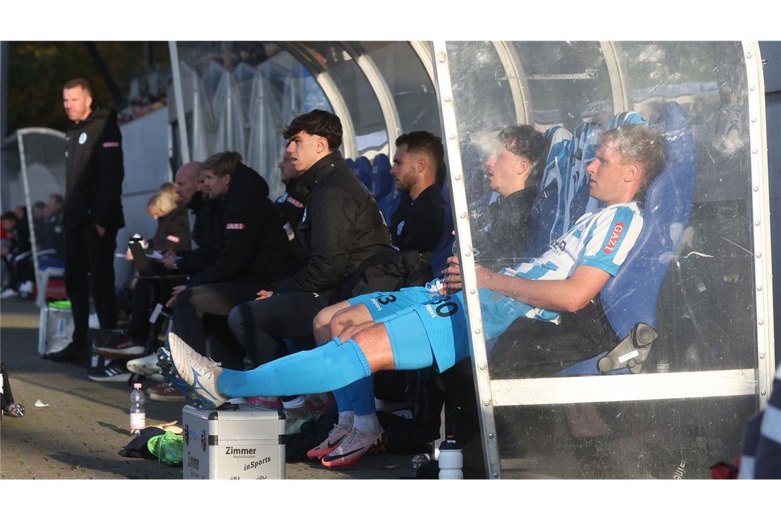 Das Motto der Blauen: Hauptsache gewonnen Abwehrchef Brian Behrendt ging es nicht gut und musste ausgewechselt werden.