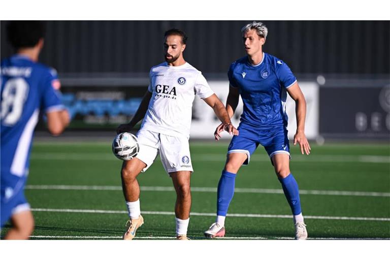 Adil Iggoute (li.) erzielte zwei Tore für die Young Boys Reutlingen beim 5:1-Sieg beim 1. CfR Pforzheim.