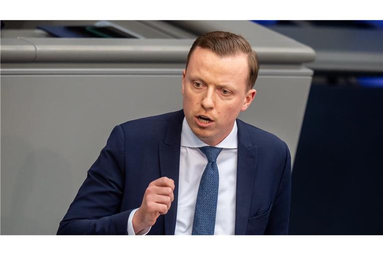 Adis Ahmetovic, SPD-Außenpolitiker, fordert, dass die schwarz-rote Koalition den Weg für europäische Handelssanktionen gegen Israel freimachen sollte.
