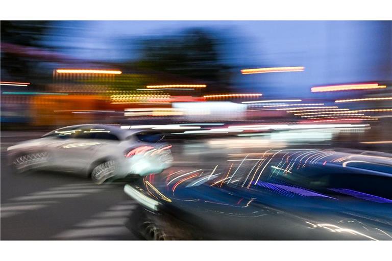 Ältere Fahrer sind gemessen an ihrem Bevölkerungsanteil seltener in Unfälle verstrickt als jüngere. (Symbolbild)