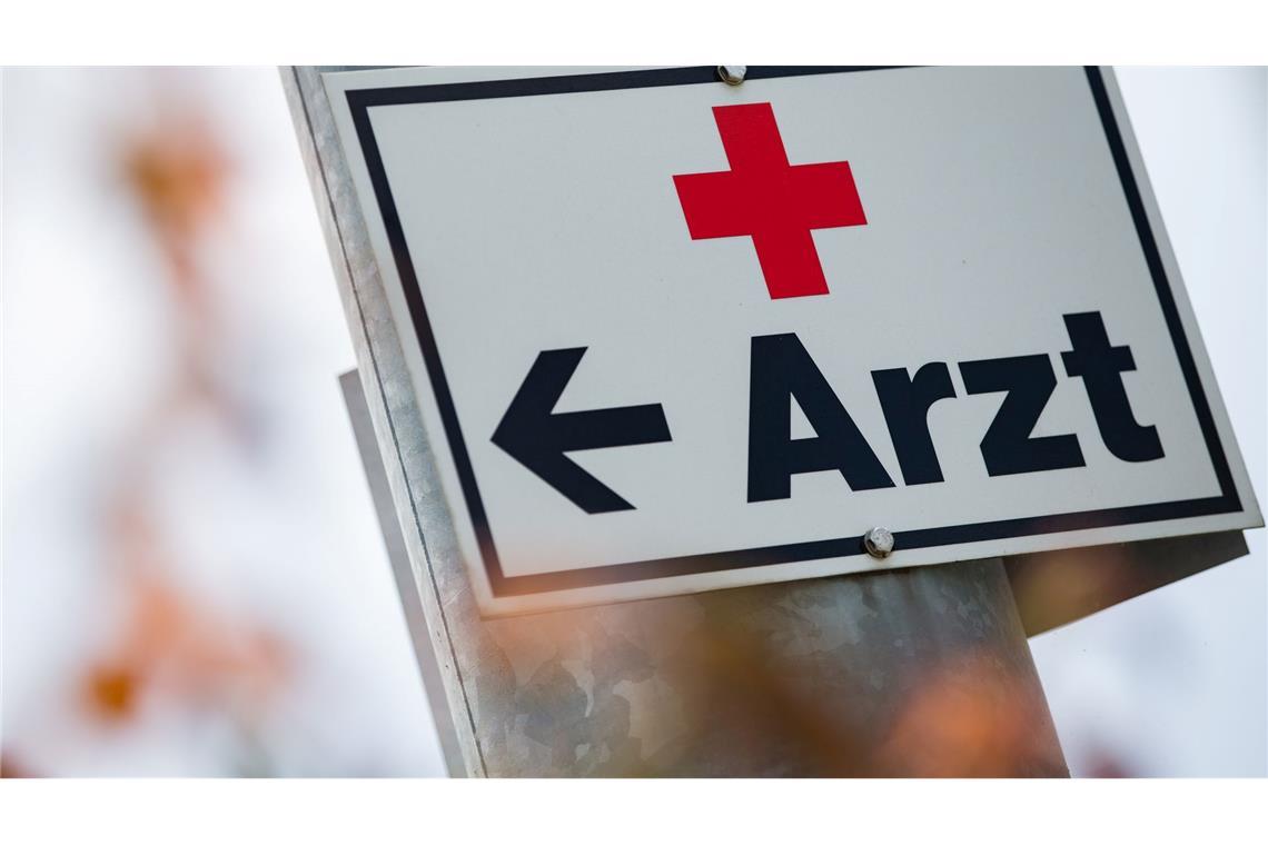 Streit um Strafgebühr für versäumte Arzttermine Ärzte fordern eine Strafgebühr für Patienten, die gebuchte Termine beim Arzt nicht wahrnehmen. (Symbolbild)