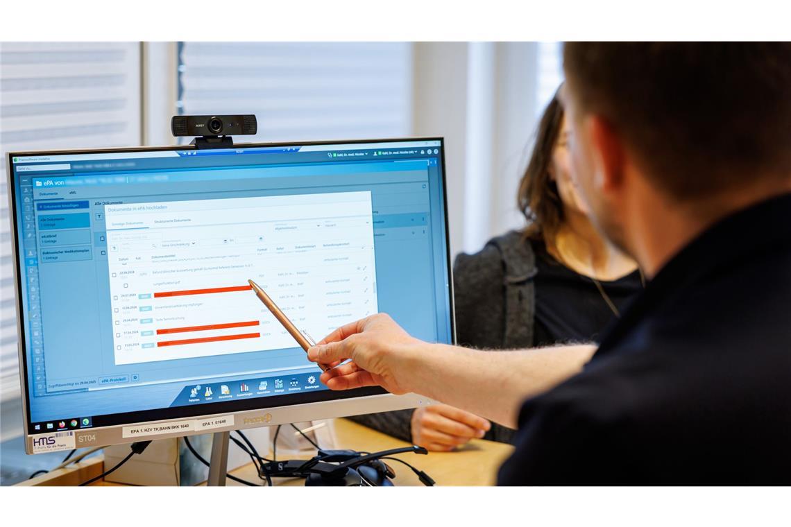 Elektronische Patientenakte bringt mehr Transparenz Ärzte können nun die elektronische Patientenakte mit Daten befüllen.