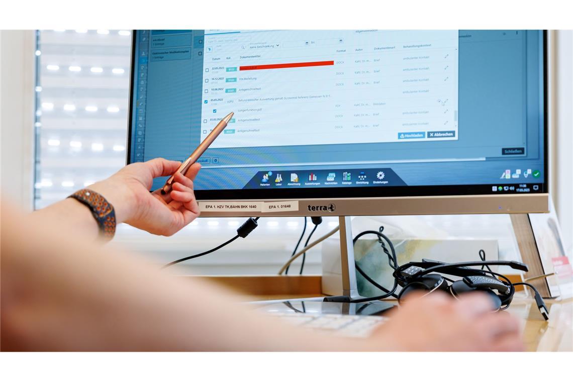 Bewährungsprobe für die E-Patientenakten Ärztinnen und Ärzte sollen wichtige Daten immer abrufbar haben. (Archivbild)