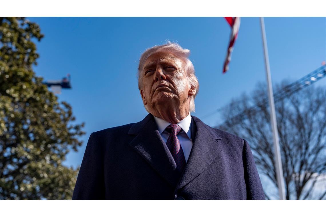 Äußert sein Bedauern über die Befragung von Ex-Präsident Clinton - der aktuelle Präsident Trump.
