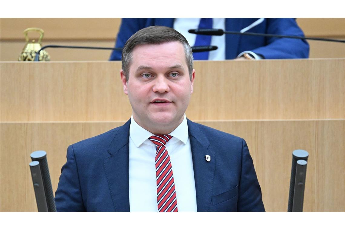 AfD-Fraktionschef Anton Baron hat sich wegen des Hakenkreuzes auf einem Stimmzettel erschüttert gezeigt.