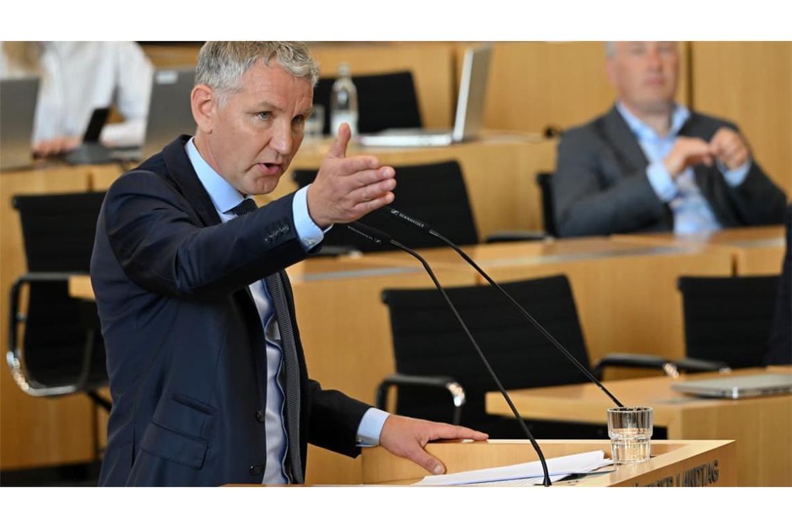 AfD-Fraktionschef Björn Höcke in einer Sitzung des Thüringer Landtags am Rednerpult.