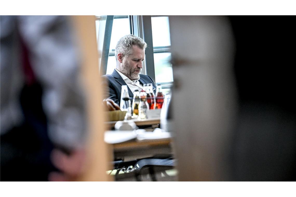 Wegen "Hitlergruß"-Collage: AfD-Politiker Bystron verurteilt AfD-Politiker Petr Bystron hatte die Fotocollage im Sommer 2022 im Internet geteilt - damals noch auf Twitter. (Archivbild)