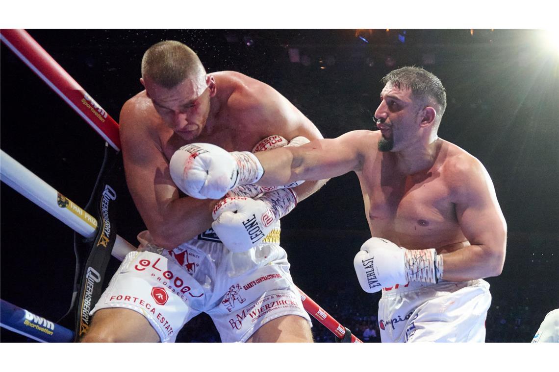 Agit Kabayel (r) in Aktion gegen Damian Knyba.