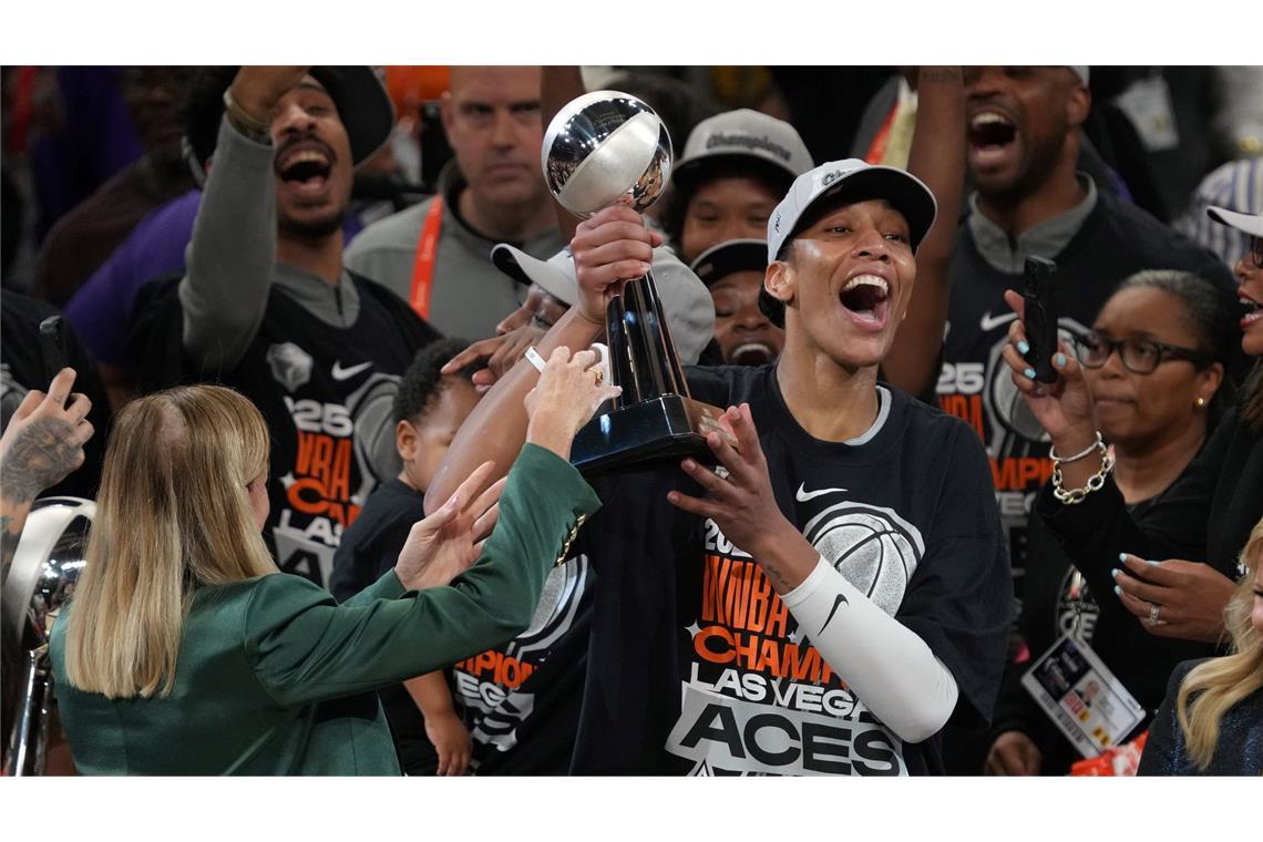 Ohne verletzte Sabally: Phoenix verliert Finals gegen Aces A'ja Wilson hat die Las Vegas Aces zur dritten Meisterschaft in der WNBA geführt.