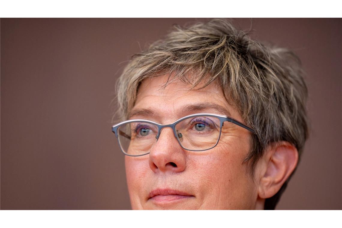 "Ich bin glücklich" - AKK nach ihrem Rückzug AKK wundert sich manchmal, wie lange sie ganz oben in der Politik war. (Archivbild)