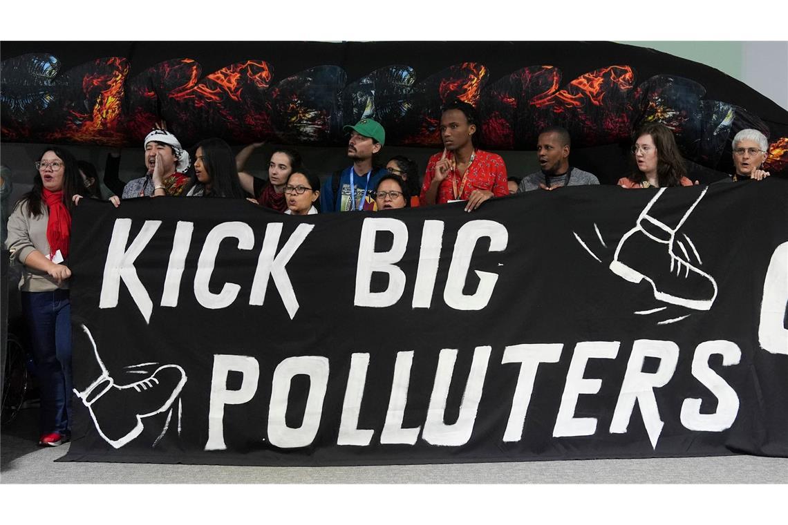 Party der Öl-Industrie? 1.700 Lobbyisten auf Klimagipfel Aktivisten kritisieren die Macht fossiler Lobbyisten.