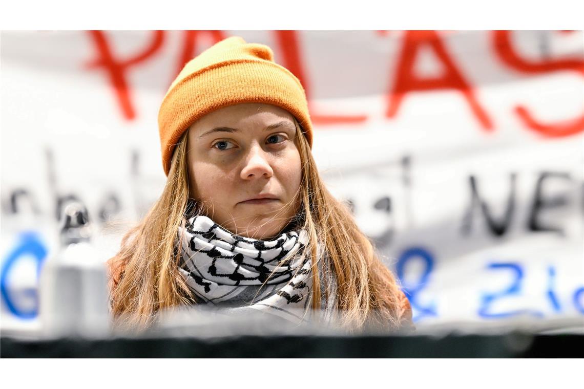 Greta Thunberg bei Pro-Palästina-Demo in Mannheim Aktivistin Greta Thunberg bei einer propalästinensischen Demonstration auf dem Marktplatz von Mannheim.