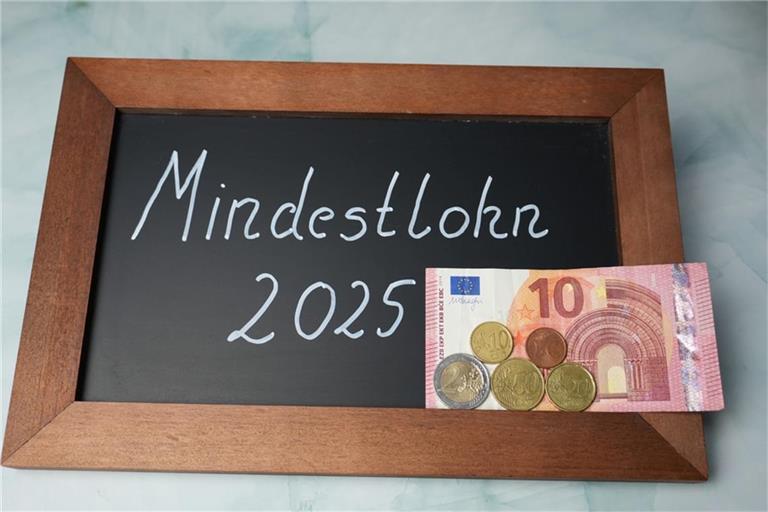 Aktuell beträgt der Mindestlohn 12,82 Euro.