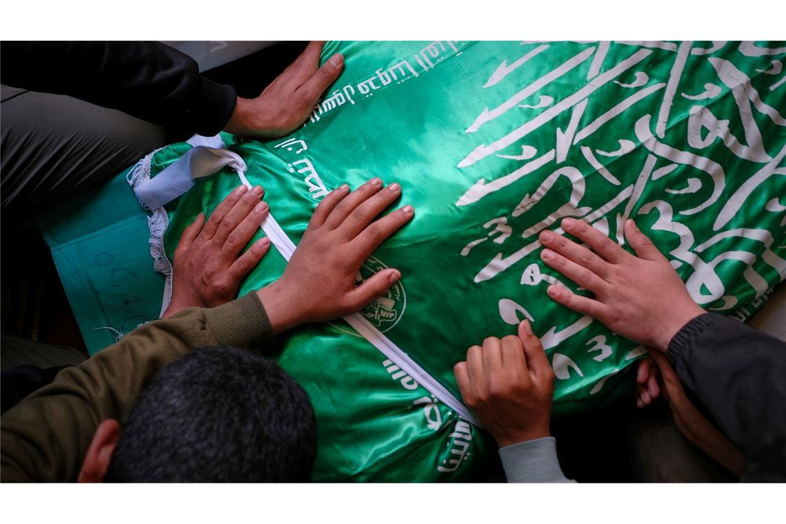 Al-Haddad, dessen Leichnam in eine Hamas-Flagge gehüllt war, galt als einer der Drahtzieher des Terrorangriffs vom 7. Oktober 2023.