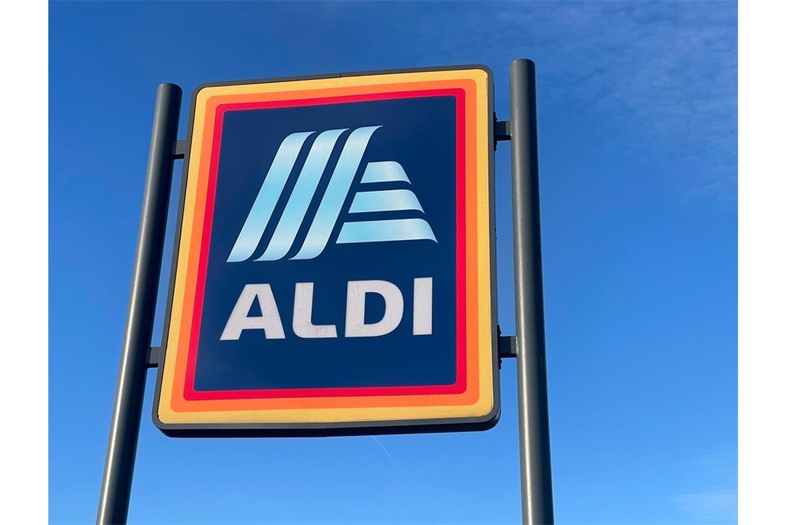 Aldi verlangt keine 12 Euro Eintrittsgeld Aldi führt kein Eintrittsgeld ein.
