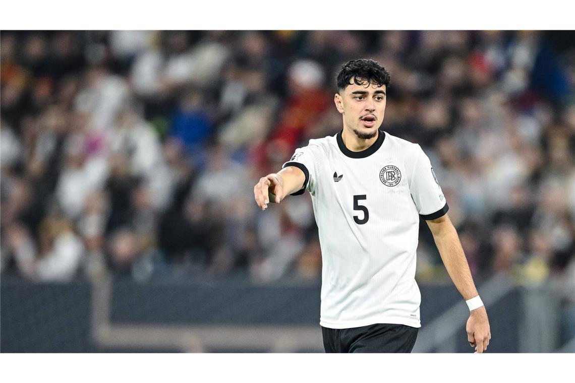 Gnabry und Kimmich überragen beim 4:0 gegen Luxemburg Aleksandar Pavlovic (Note 3): Viele Verletzungen warfen den Rohdiamanten des FC Bayern in der jüngeren Vergangenheit zurück. Jetzt ist der Mittelfeldspieler wieder zurück und zeigte am Freitagabend eine ordentliche Leistung. Der Münchner initiierte übers Zentrum die deutsche Angriffsmaschinerie – manchmal aber ungenau im Passspiel.