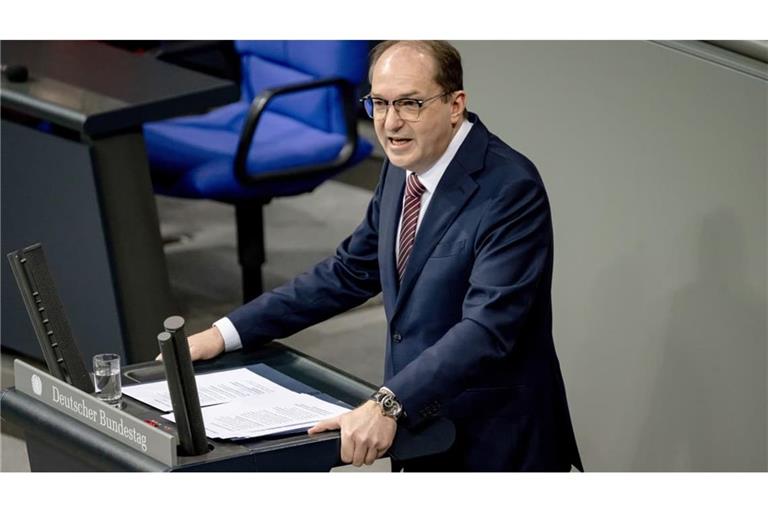 Alexander Dobrindt (CSU), Bundesinnenminister, spricht bei der 50. Plenarsitzung der 21. Legislaturperiode im Deutschen Bundestag.