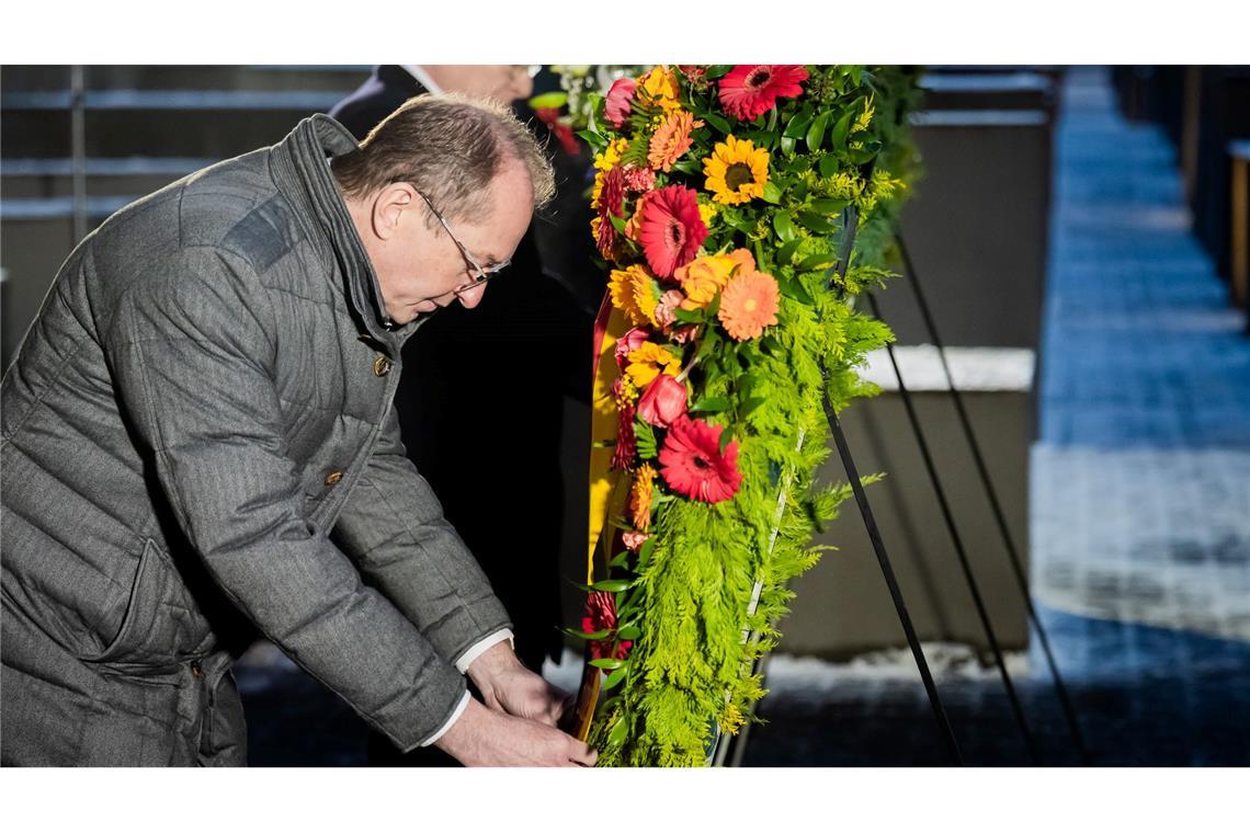 Alexander Dobrindt (CSU) nahm mit Kranzniederlegung zum Internationalen Tag des Gedenkens an die Opfer des Holocaust am Denkmal für die ermordeten Juden Europas teil.
