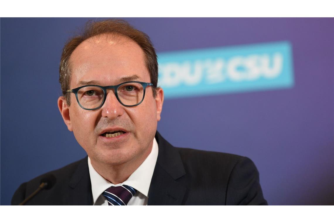 Dobrindt will an Grenzen mehr Polizisten einsetzen Alexander Dobrindt ist Bundesinnenminister in der neuen Bundesregierung.