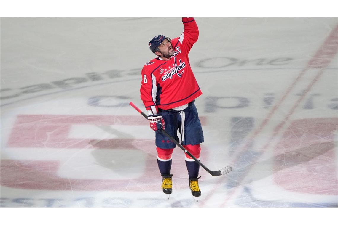 Vor den Augen von Gretzky: Owetschkin egalisiert NHL-Rekord Alexander Owetschkin hat den NHL-Torrekord von Wayne Gretzky eingestellt.
