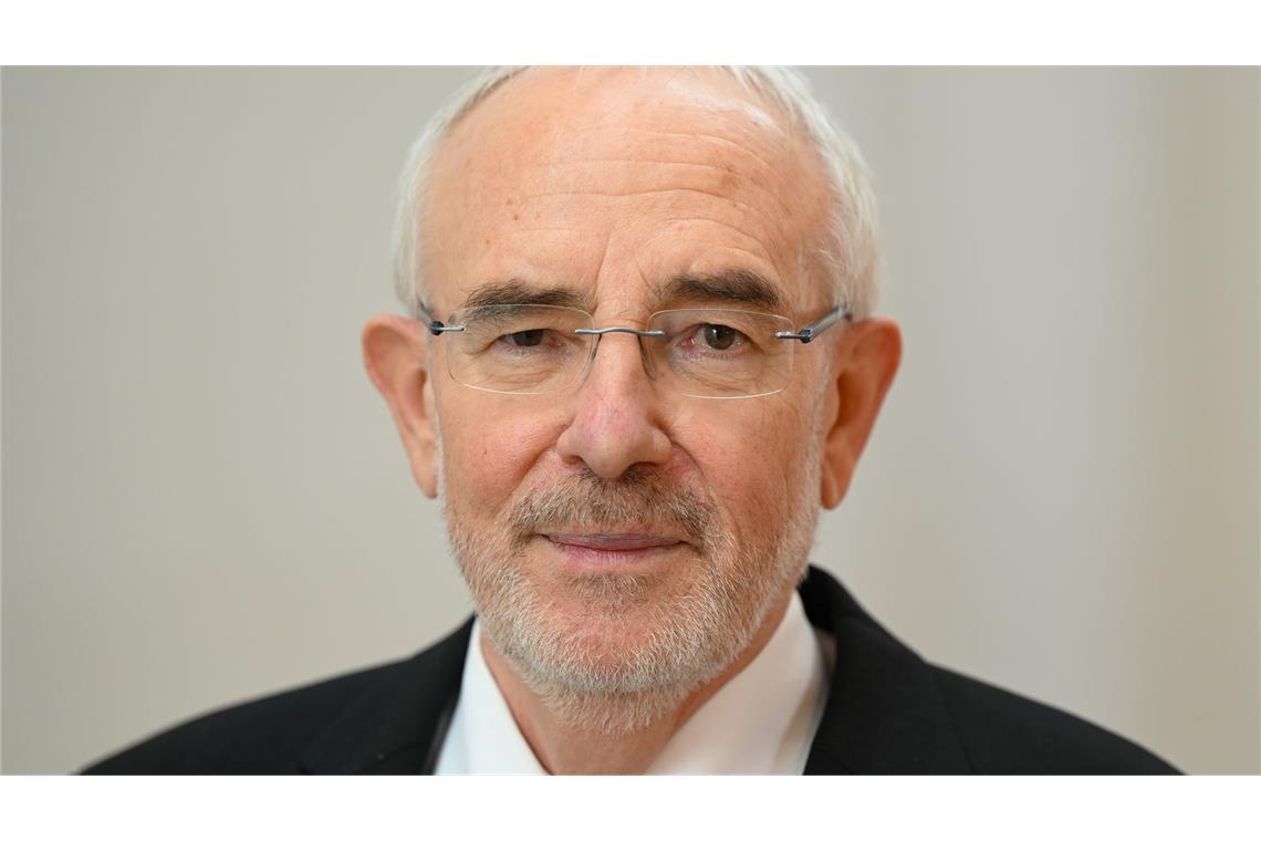 Alexander Roßnagel fordert, bei der Umsetzung von Altersbeschränkungen auf den Datenschutz zu achten. (Archivbild)