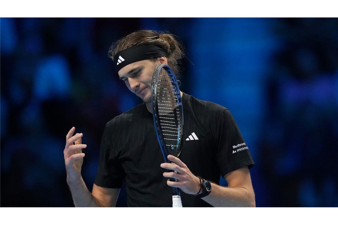 Alexander Zverev muss im Gruppenfinale der ATP Finals gegen das Vorrunden-Aus kämpfen.