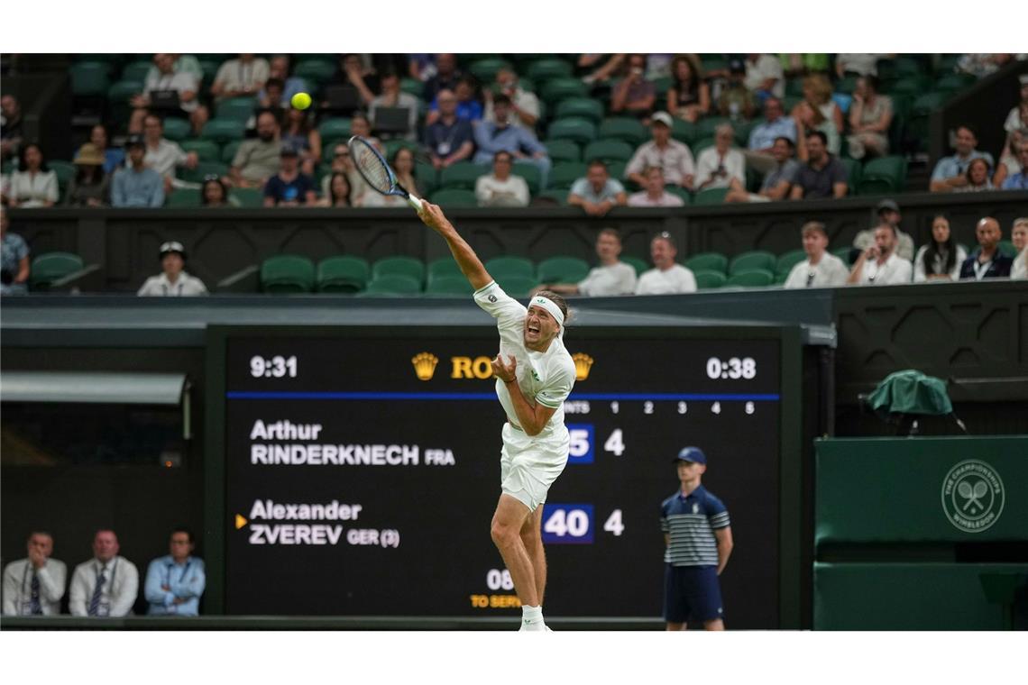 Nach Wimbledon-Sperrstunde: Zverev will Aus verhindern Alexander Zverev steht am Dienstag wieder auf dem Centre Court.