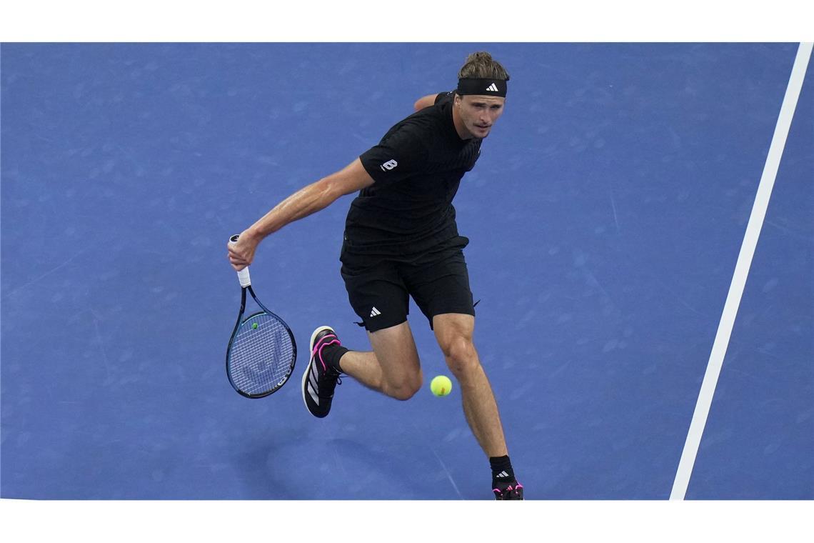 Schläger fliegt: Zverev-Frust bei Niederlage gegen Medwedew Alexander Zverev verliert erneut gegen Daniil Medwedew.