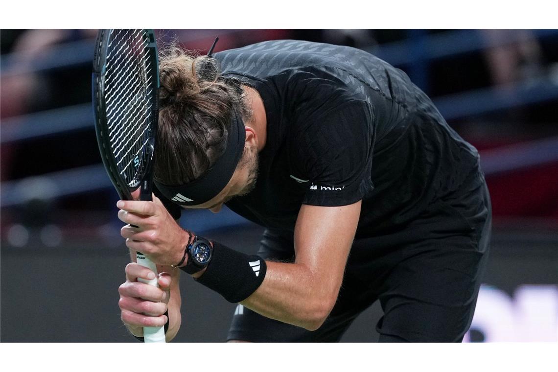 Nächste Enttäuschung: Zverev auch in Shanghai früh raus Alexander Zverev war in Shanghai am Ende seiner Kräfte.